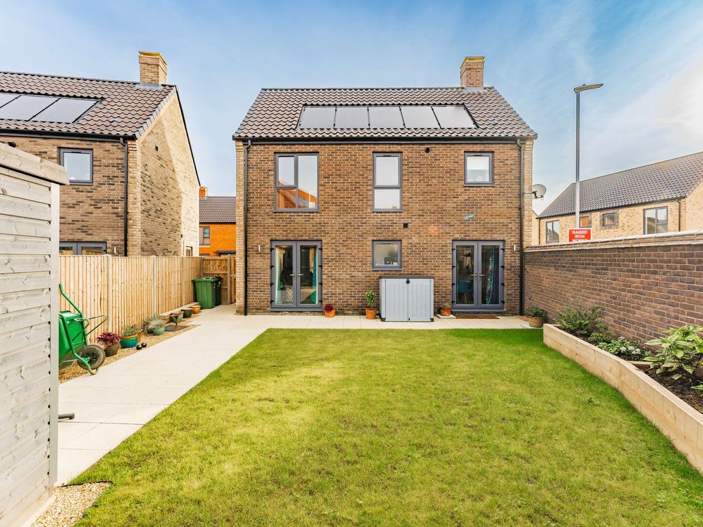 2 bed detached house for sale in Codde Close, Cringleford NR4, £300,000