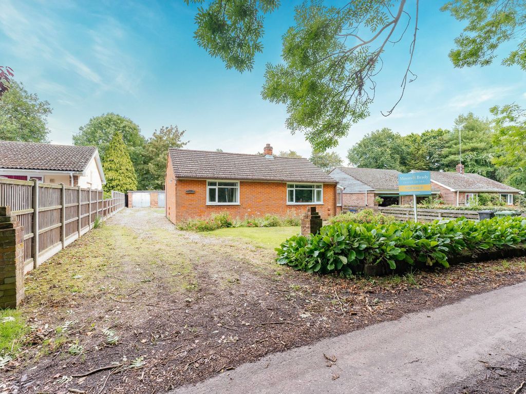 2 bed detached bungalow for sale in Low Street, Sloley NR12, £240,000