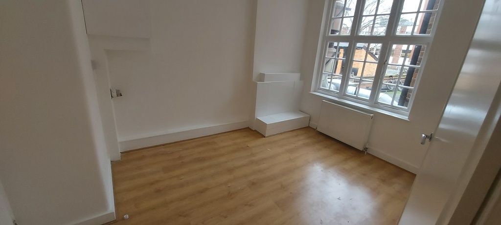 3 bed flat to rent in Burleigh Way, Enfield, London EN2, £1,700 pcm