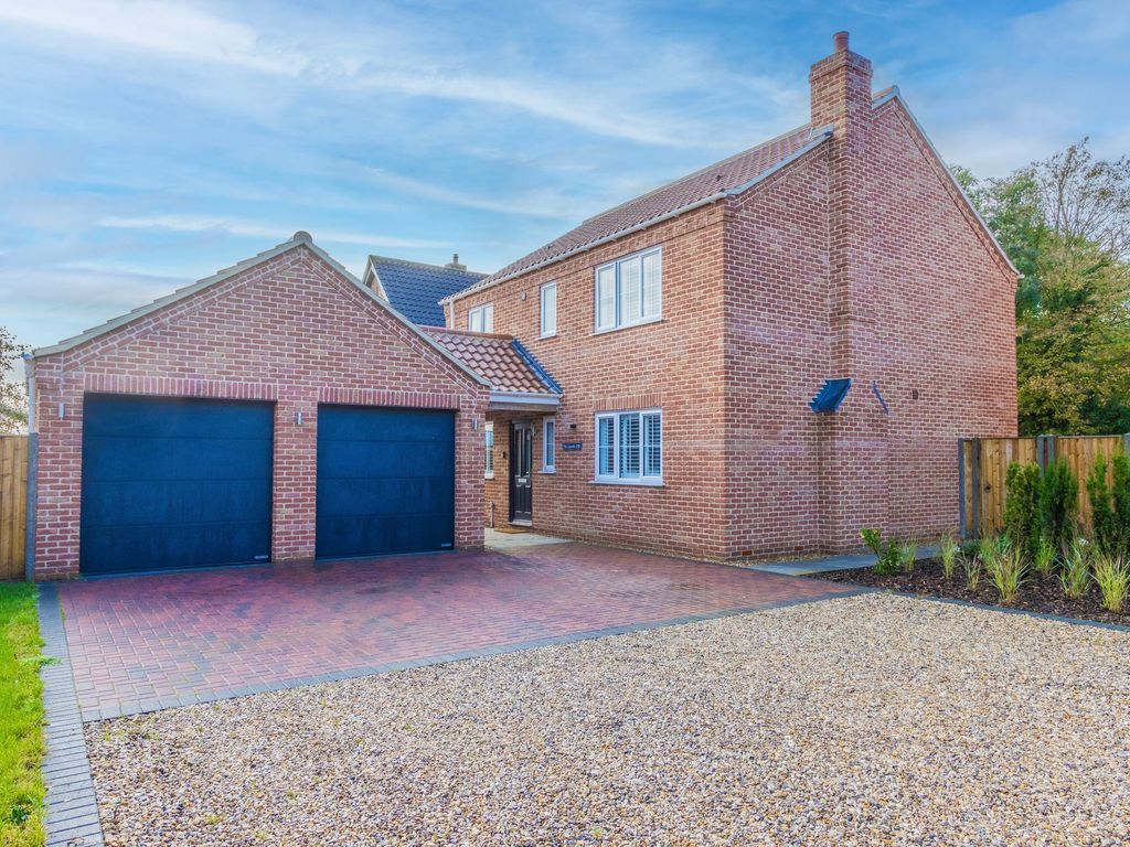 4 bed detached house for sale in Letton Road, Shipdham IP25, £450,000