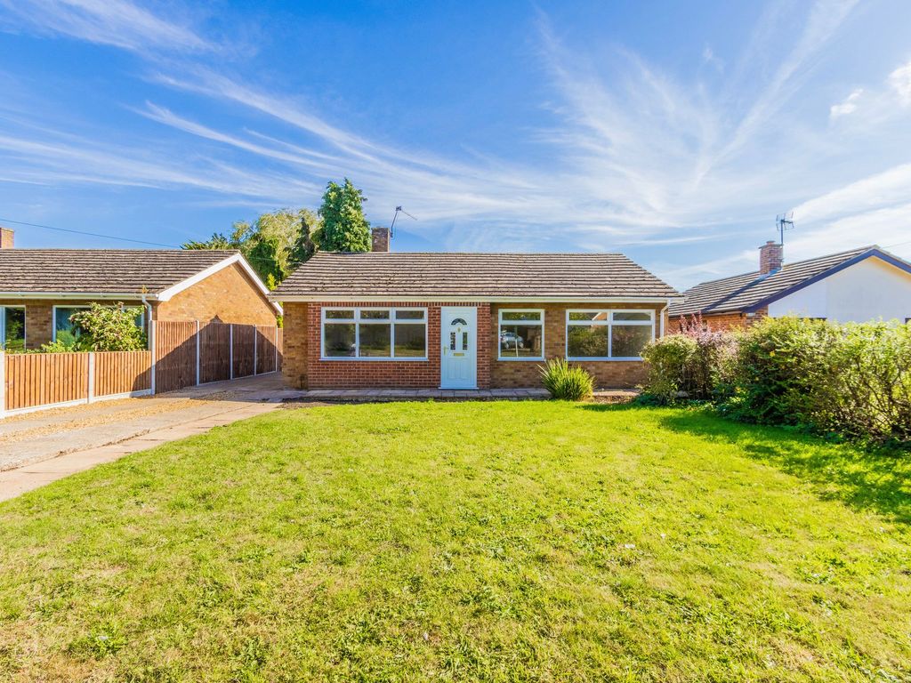 3 bed detached bungalow for sale in Silver End, Reepham NR10, £280,000