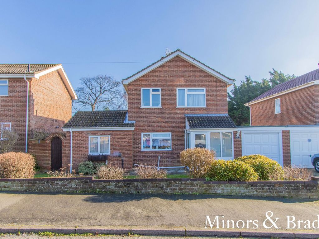 3 bed detached house for sale in The Pastures, Hemsby NR29, £230,000