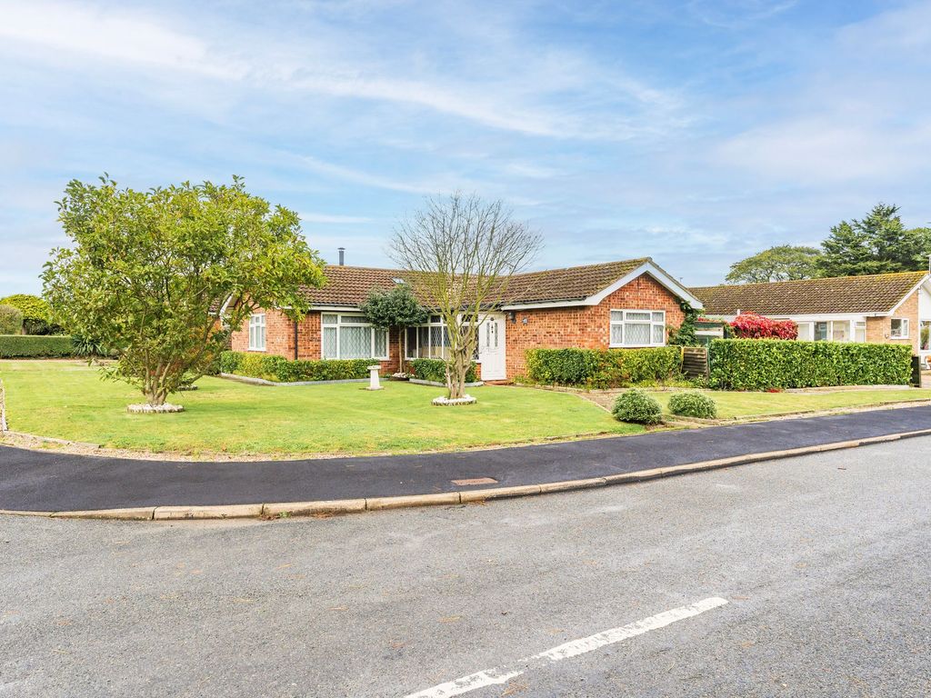 2 bed detached bungalow for sale in Laxfield Road, Sutton NR12, £240,000