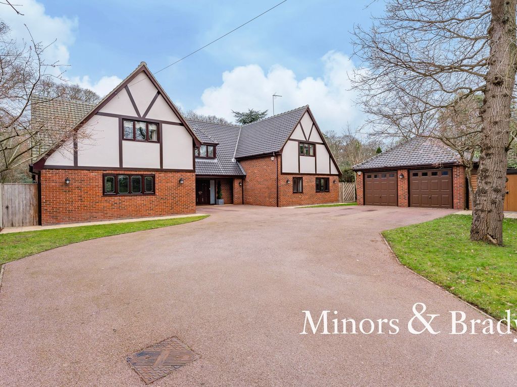 5 bed detached house for sale in Corton Long Lane, Corton NR32, £1,000,000
