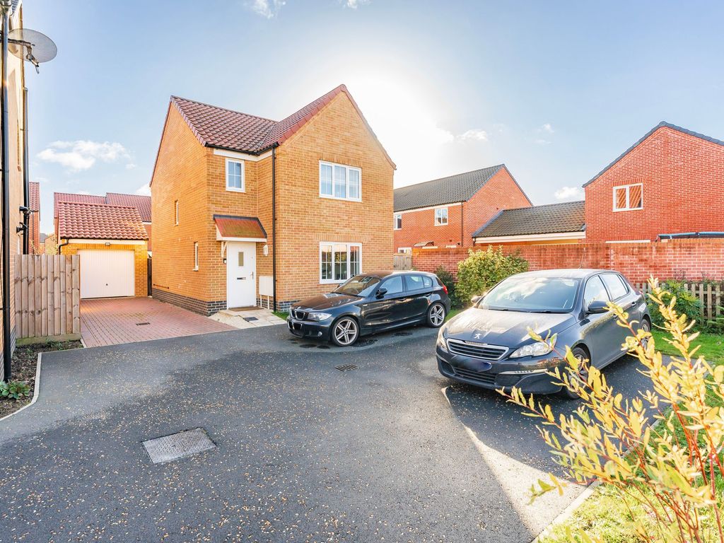 3 bed detached house for sale in Joy Place, Hethersett NR9, £325,000
