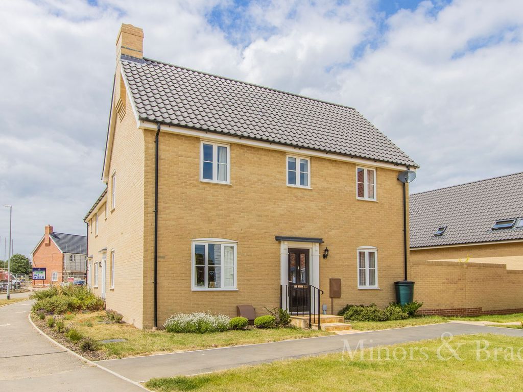 3 bed detached house for sale in Butterfly Drive, Beccles NR34, £290,000