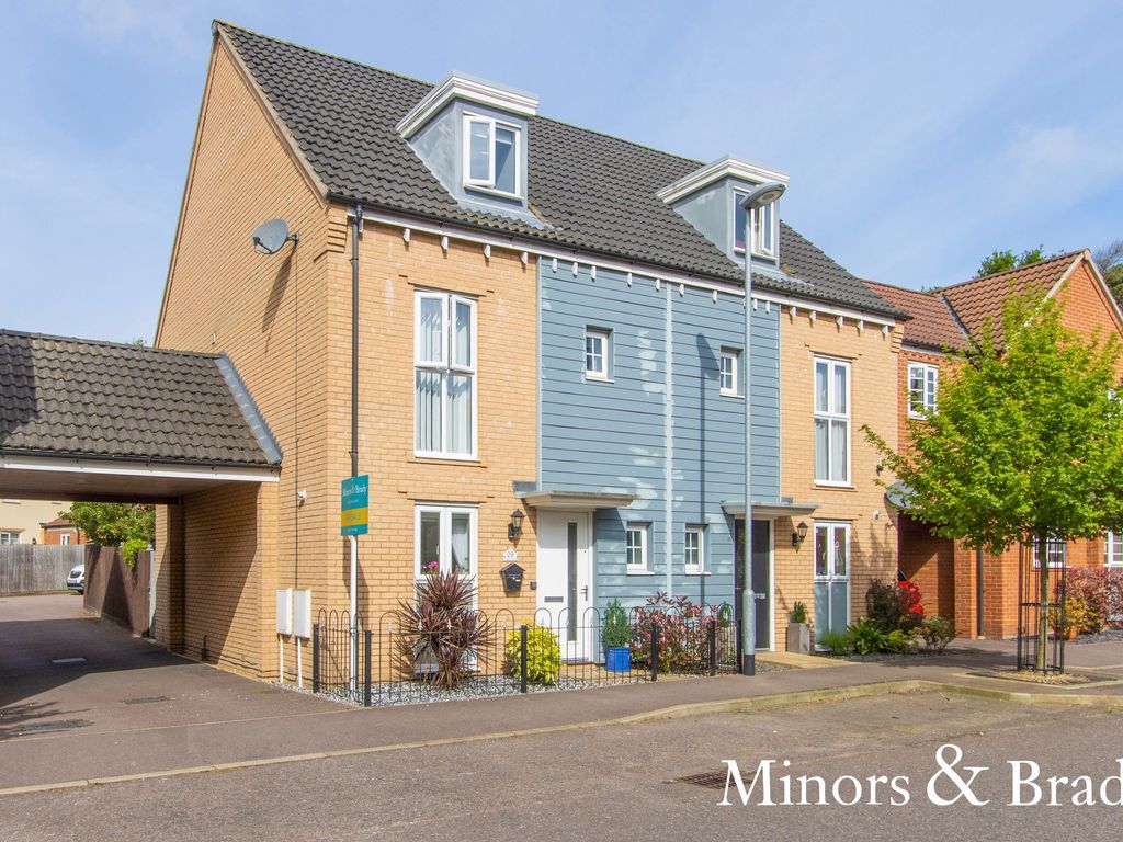 3 bed town house for sale in Wilderness Road, Costessey NR8, £270,000