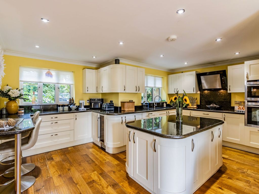 6 bed detached house for sale in Old Road, Acle NR13, £725,000