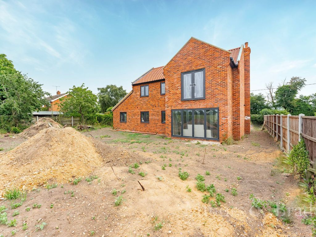 4 bed detached house for sale in Langley Green, Langley NR14, £650,000