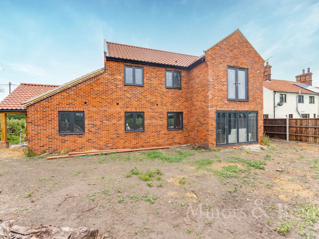 4 bed detached house for sale in Langley Green, Langley NR14, £650,000