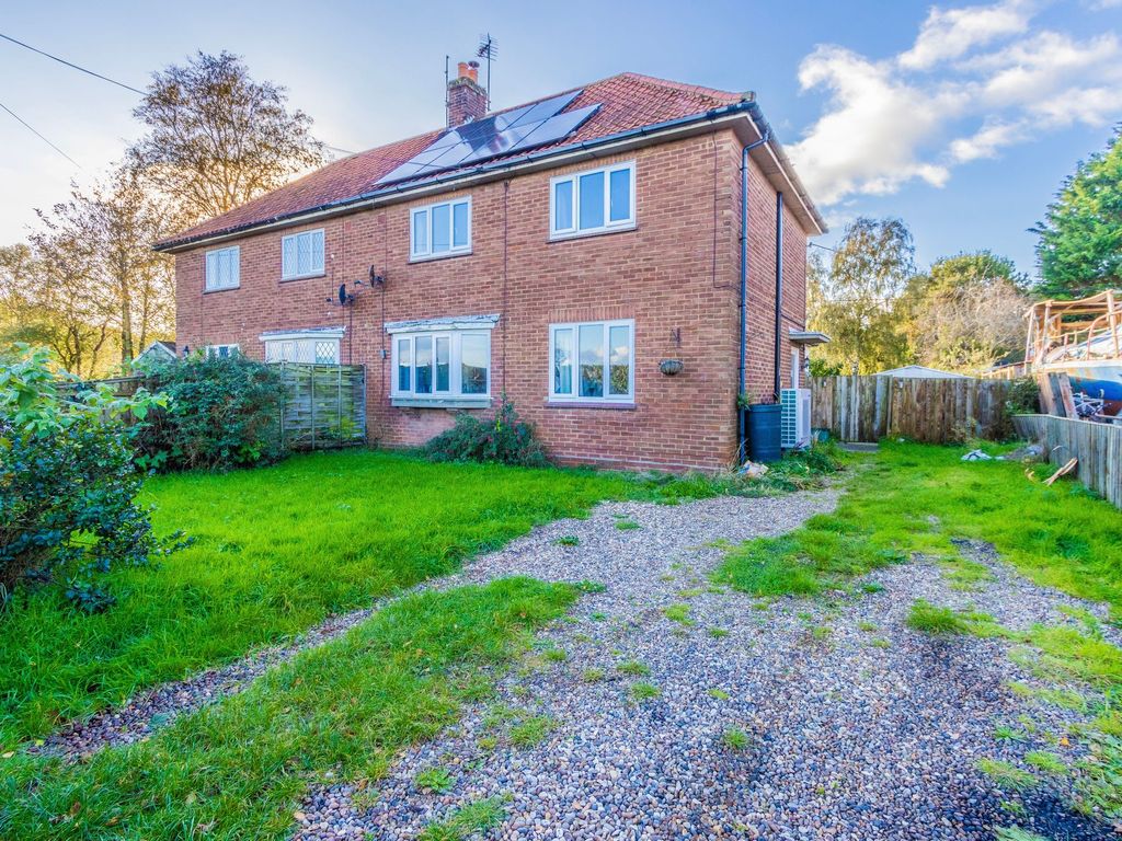 3 bed semi-detached house for sale in Coronation Close, Happisburgh NR12, £200,000