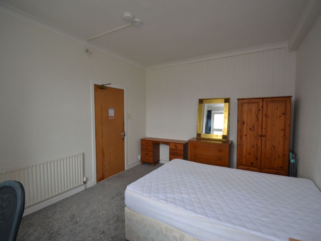 3 bed flat for sale in Bruce St, Stirling, Stirlingshire FK8, £135,000