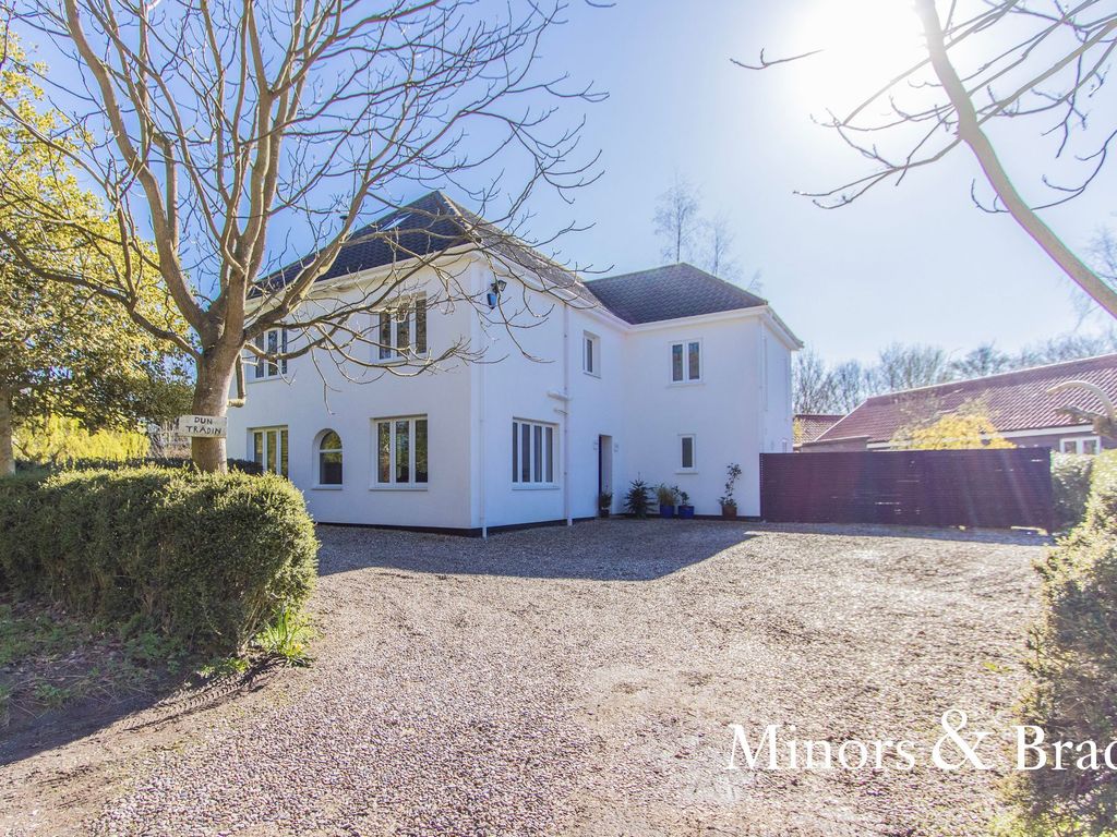 5 bed detached house for sale in The Street, Bramerton NR14, £650,000