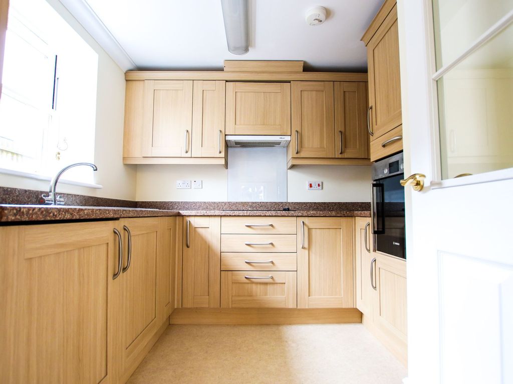 1 bed flat for sale in Yarmouth Road, Linford Court NR28, £170,000