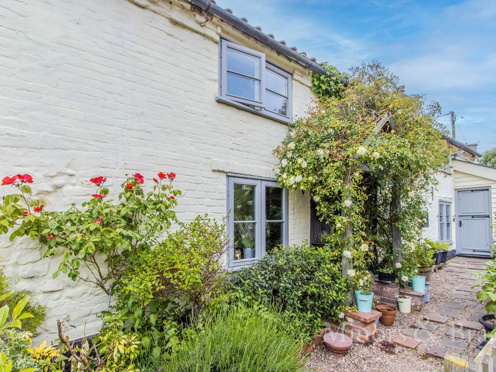 2 bed cottage for sale in The Street, Corpusty NR11, £475,000
