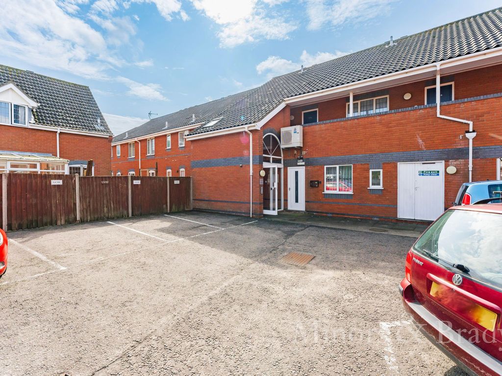 1 bed flat for sale in High Street, Stalham NR12, £115,000