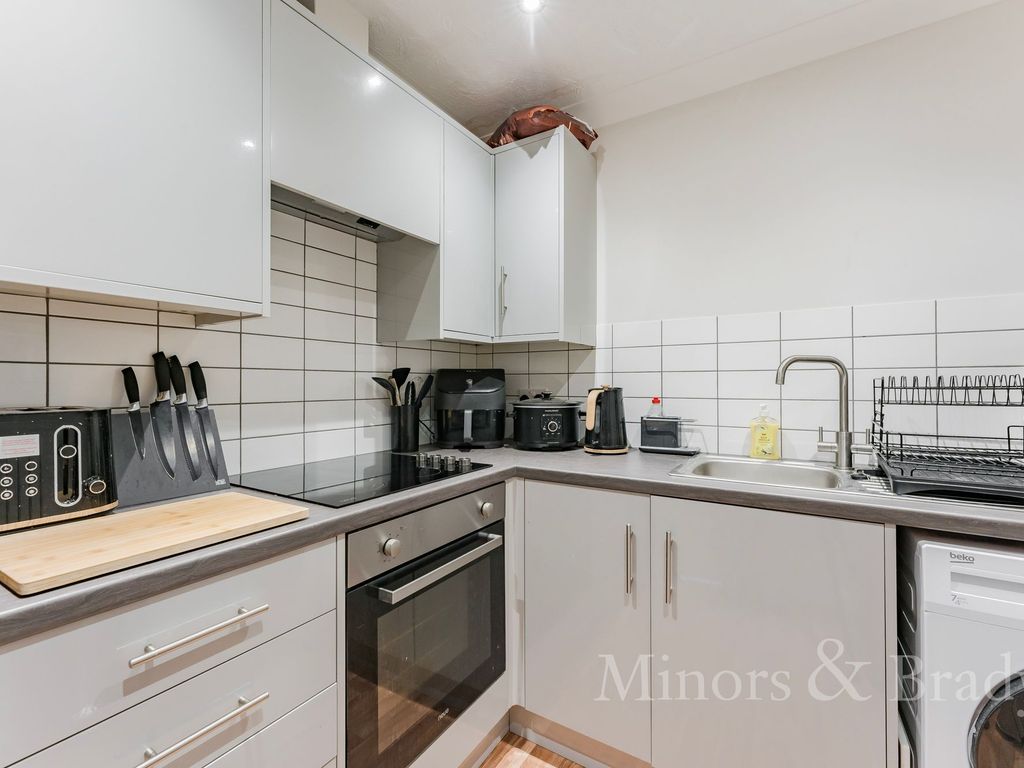 1 bed flat for sale in High Street, Stalham NR12, £115,000