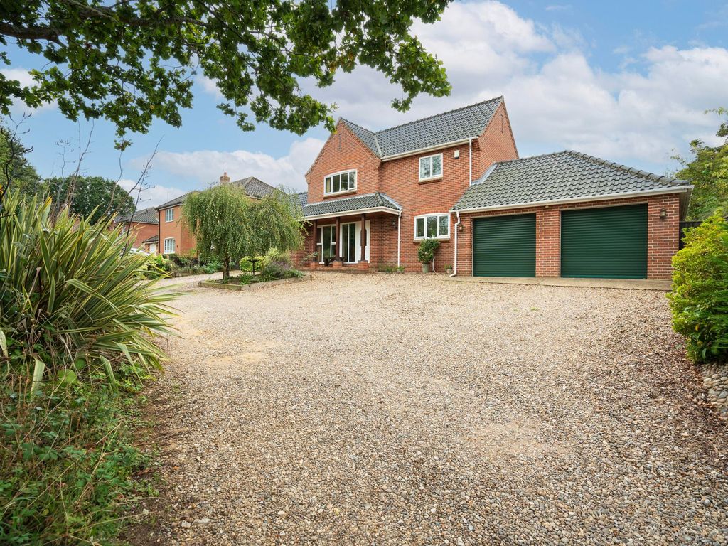 5 bed detached house for sale in Beechwood Close, North Walsham NR28, £550,000