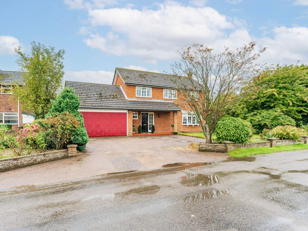 4 bed detached house for sale in School Road, Potter Heigham NR29, £425,000