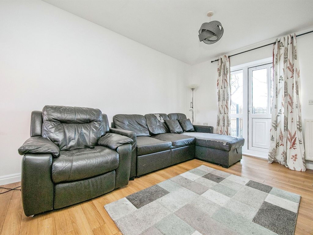 2 bed flat for sale in Bramley Hill, Ipswich IP4, £150,000