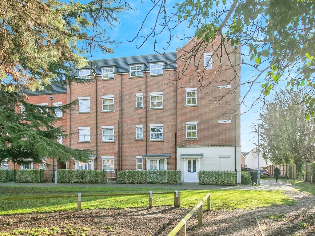 2 bed flat for sale in Bramley Hill, Ipswich IP4, £150,000