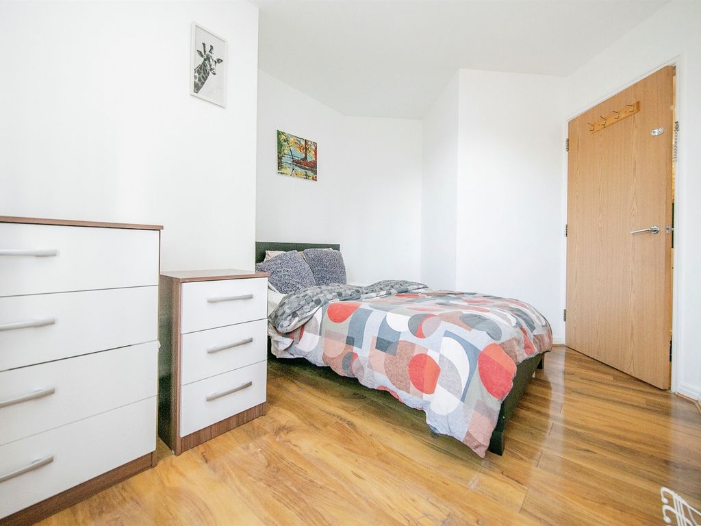 2 bed flat for sale in Bramley Hill, Ipswich IP4, £150,000