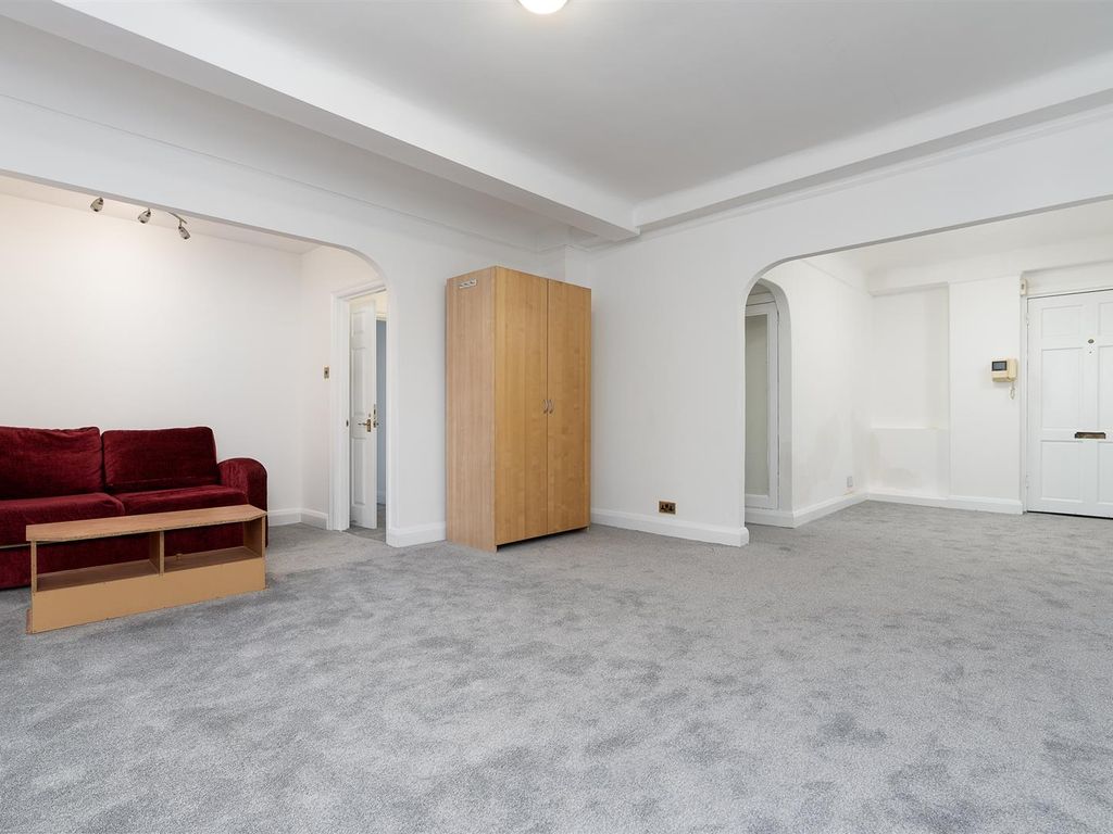 3 bed flat to rent in Great Cumberland Place, London W1H, £4,300 pcm