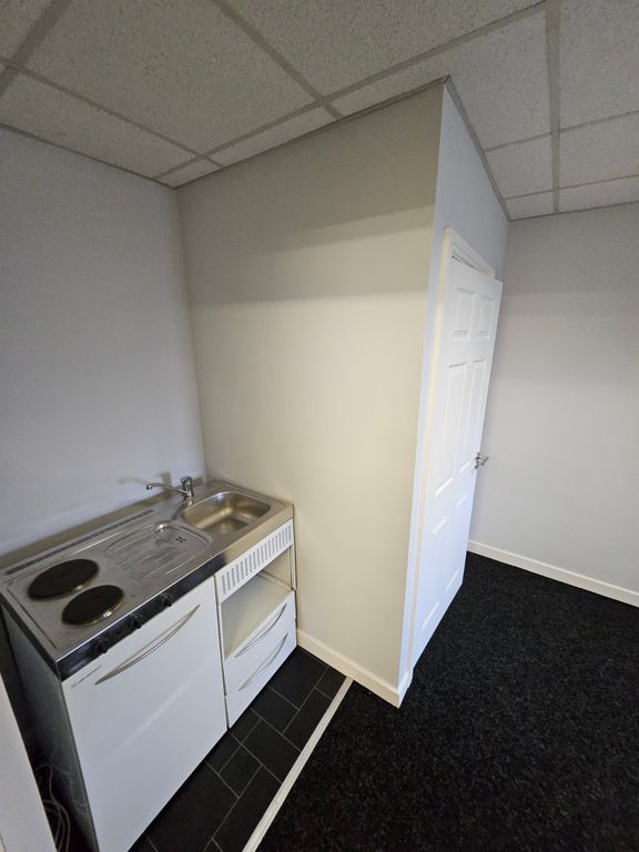 Office to let in School Lane, Manchester M19, £7,200 pa