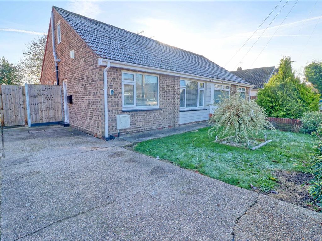 3 bed bungalow for sale in Peartree Way, Little Clacton, Little Clacton CO16, £300,000