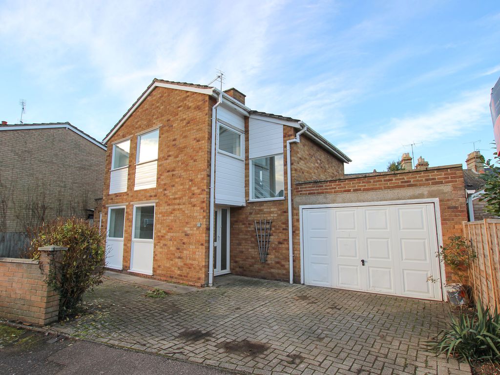 3 bed detached house to rent in Linton Close, Newmarket CB8, £1,390 pcm