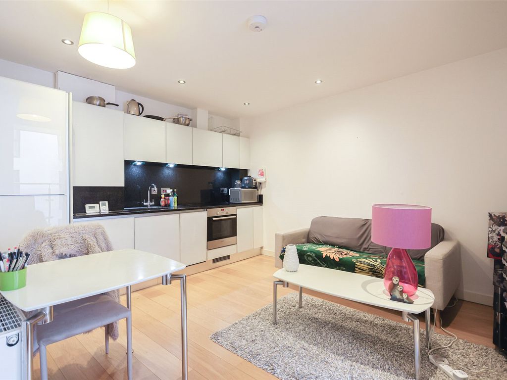 1 bed flat for sale in Alie Street, Aldgate E1, £480,000