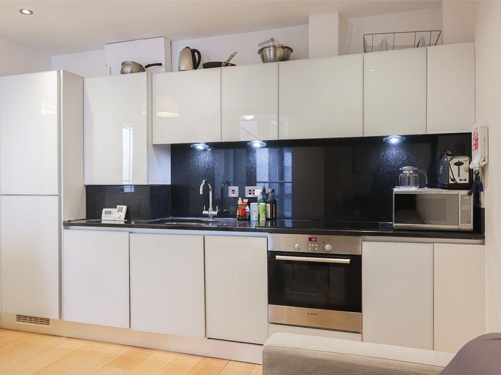 1 bed flat for sale in Alie Street, Aldgate E1, £480,000