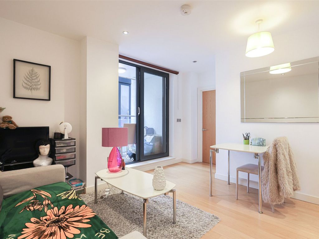 1 bed flat for sale in Alie Street, Aldgate E1, £480,000