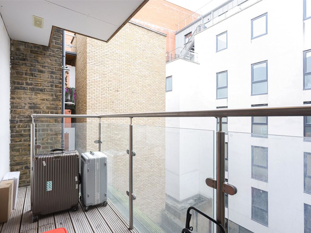 1 bed flat for sale in Alie Street, Aldgate E1, £480,000