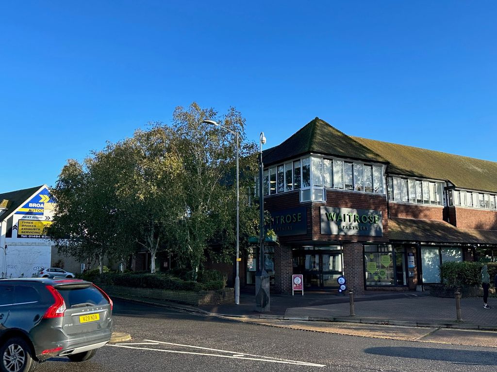 Retail premises to let in 7 Station Road, Beaconsfield, Buckinghamshire HP9, Non quoting