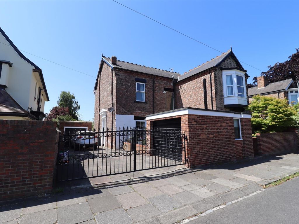 5 bed detached house for sale in Richmond Road, Stockton-On-Tees TS18, £475,000