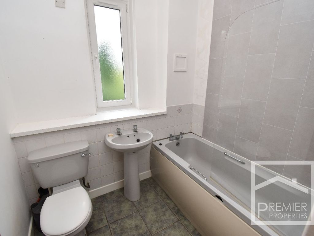 2 bed flat for sale in Burnside Crescent, Blantyre, Glasgow G72, £70,000