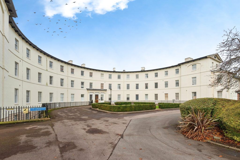 2 bed flat for sale in The Crescent, Gloucester GL1, £150,000