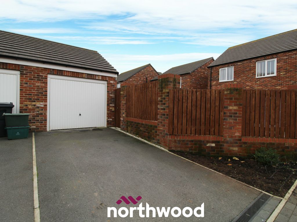 3 bed detached house for sale in Sceptre Avenue, Bessacarr, Doncaster DN4, £250,000