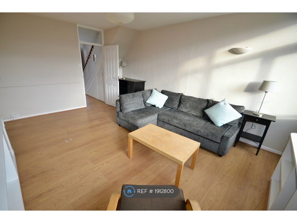 3 bed maisonette to rent in Maitland House, London SW1V, £2,800 pcm