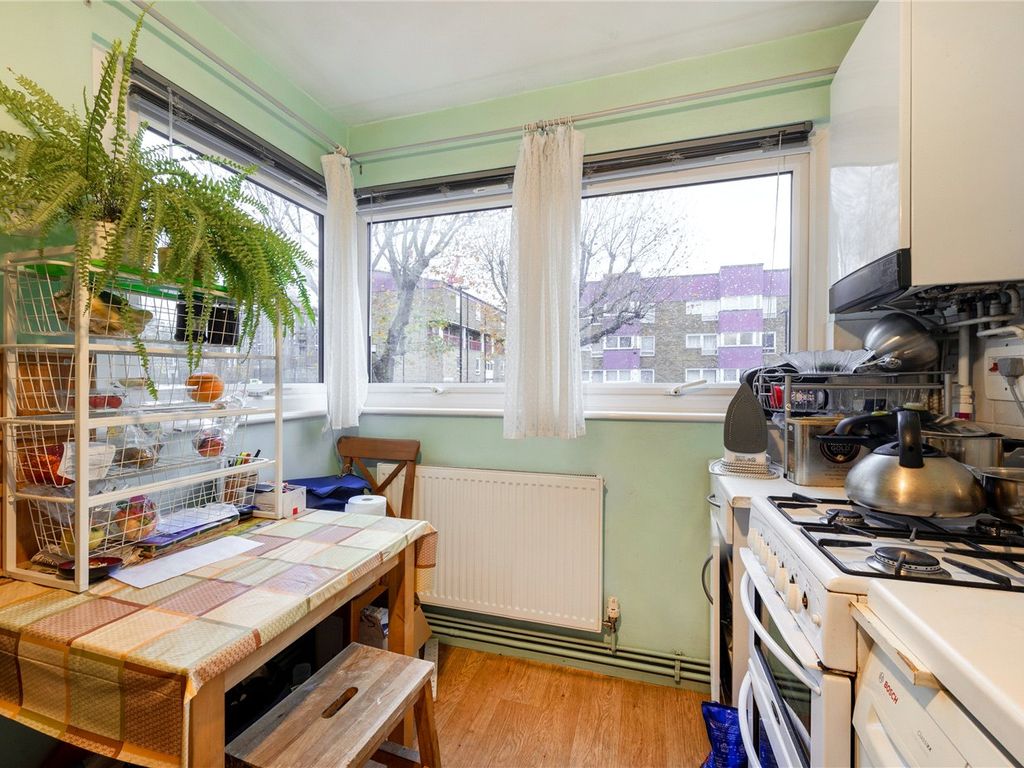 1 bed flat for sale in Lovelinch Close, London SE15, £250,000