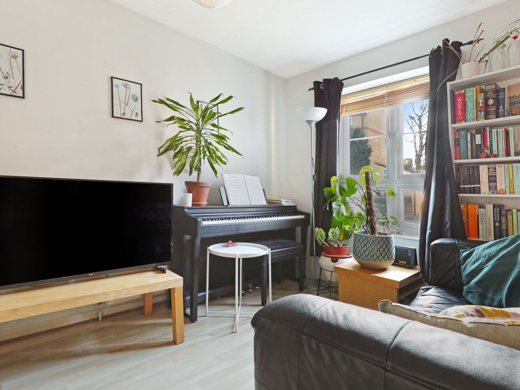 4 bed end terrace house to rent in Heddington Grove, Islington N7, £4,400 pcm
