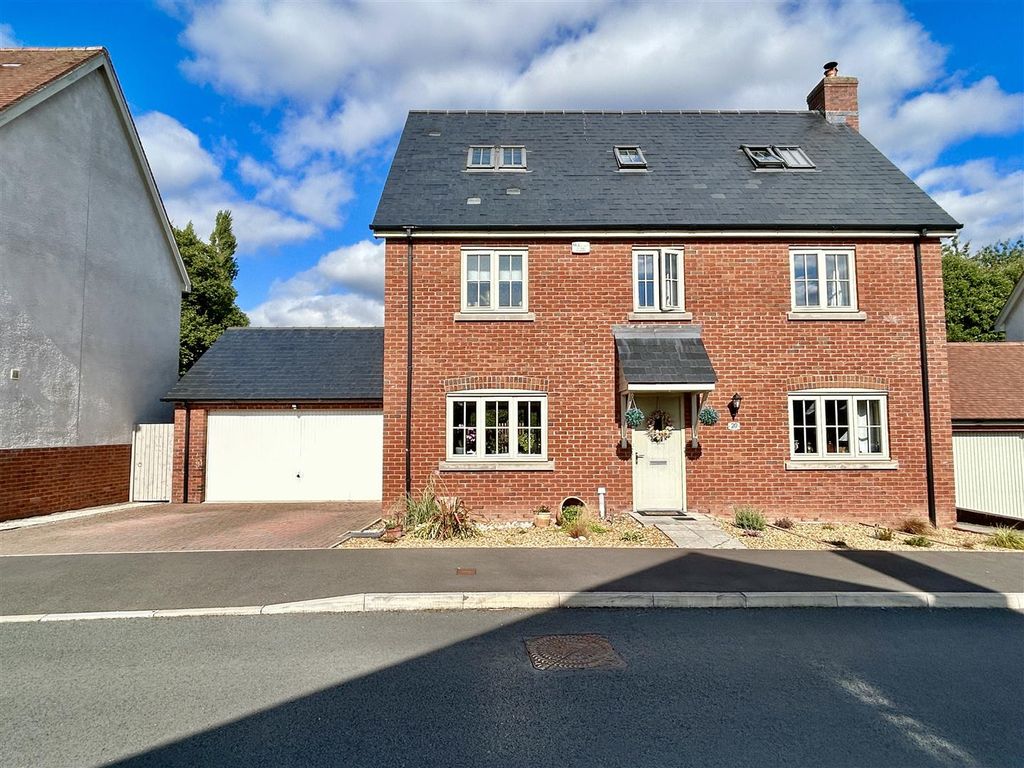 5 bed detached house for sale in Englands Field, Bodenham, Hereford HR1, £490,000