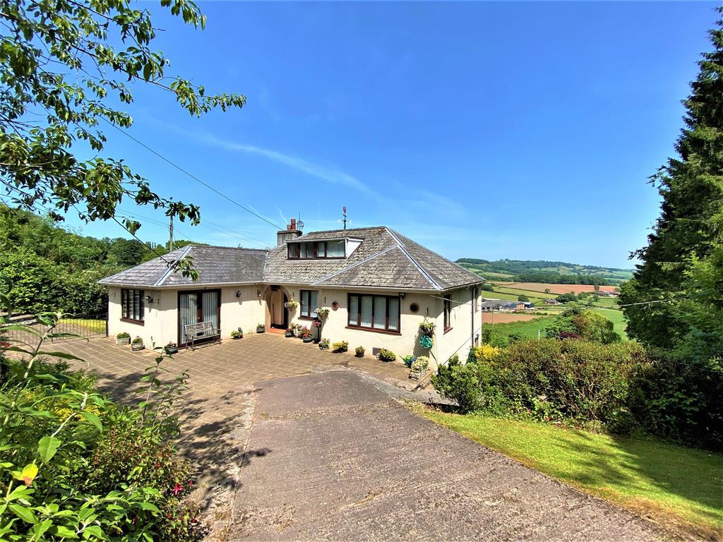 4 bed detached house for sale in Detached Home With Annexe, Garway Hill, Hereford HR2, £500,000