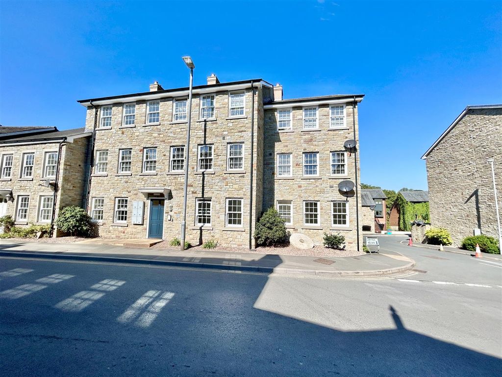 2 bed flat for sale in Broad Street, Hay-On-Wye, Hereford HR3, £210,000
