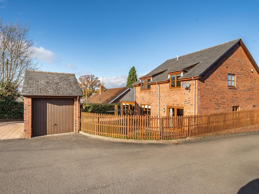 4 bed detached house for sale in Poplar Road, Clehonger, Hereford HR2, £425,000
