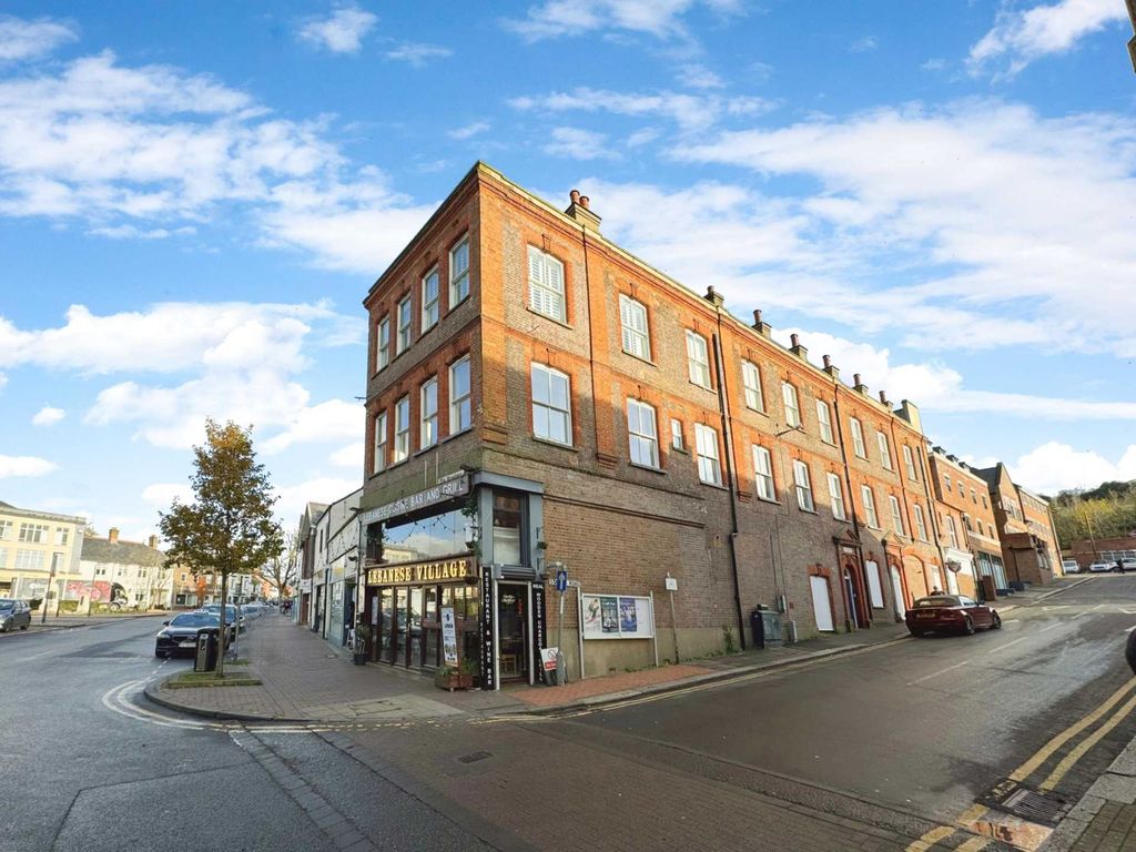 Studio for sale in 1 Aspect Apartments, Station Road HP5, £210,000