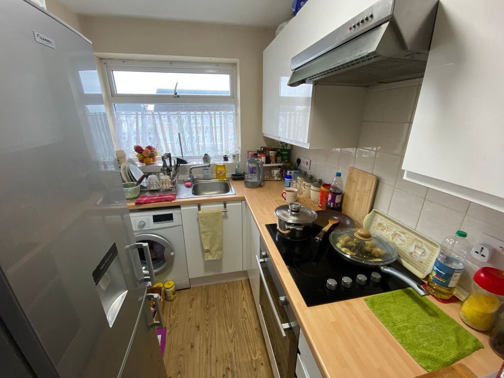 2 bed flat for sale in Fieldview Close, Exhall CV7, £89,950