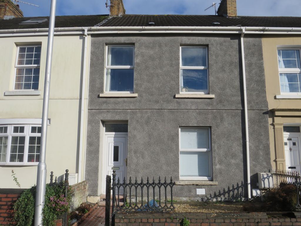 3 bed terraced house for sale in New Road, Llanelli SA15, £157,500