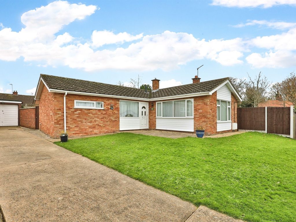 2 bed detached bungalow for sale in Couhe Close, Swaffham PE37, £260,000